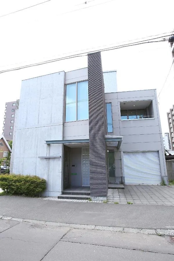 Holiday home 南2条蒼龍 希少な最大18名様ご宿泊可能の大豪邸 駅徒歩6分 無料駐車場4つ付き Japan
